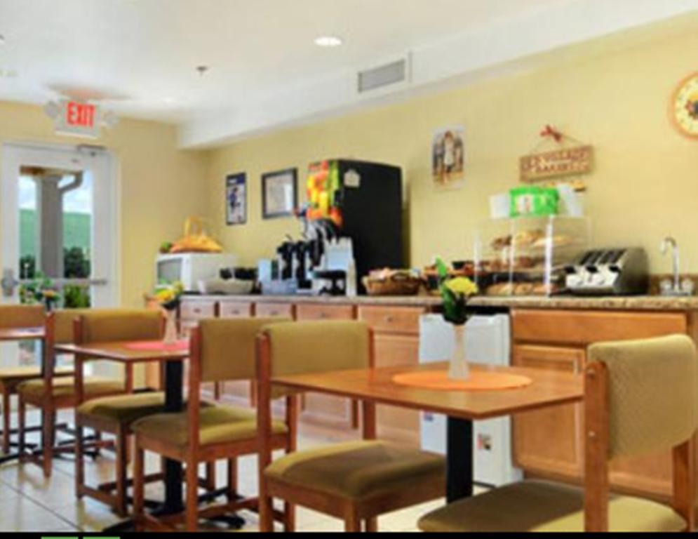 Microtel Inn & Suites האנטסוויל מסעדה תמונה